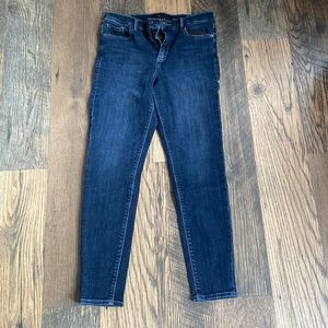 Woman’s Lucky Brand Skinny jeans!